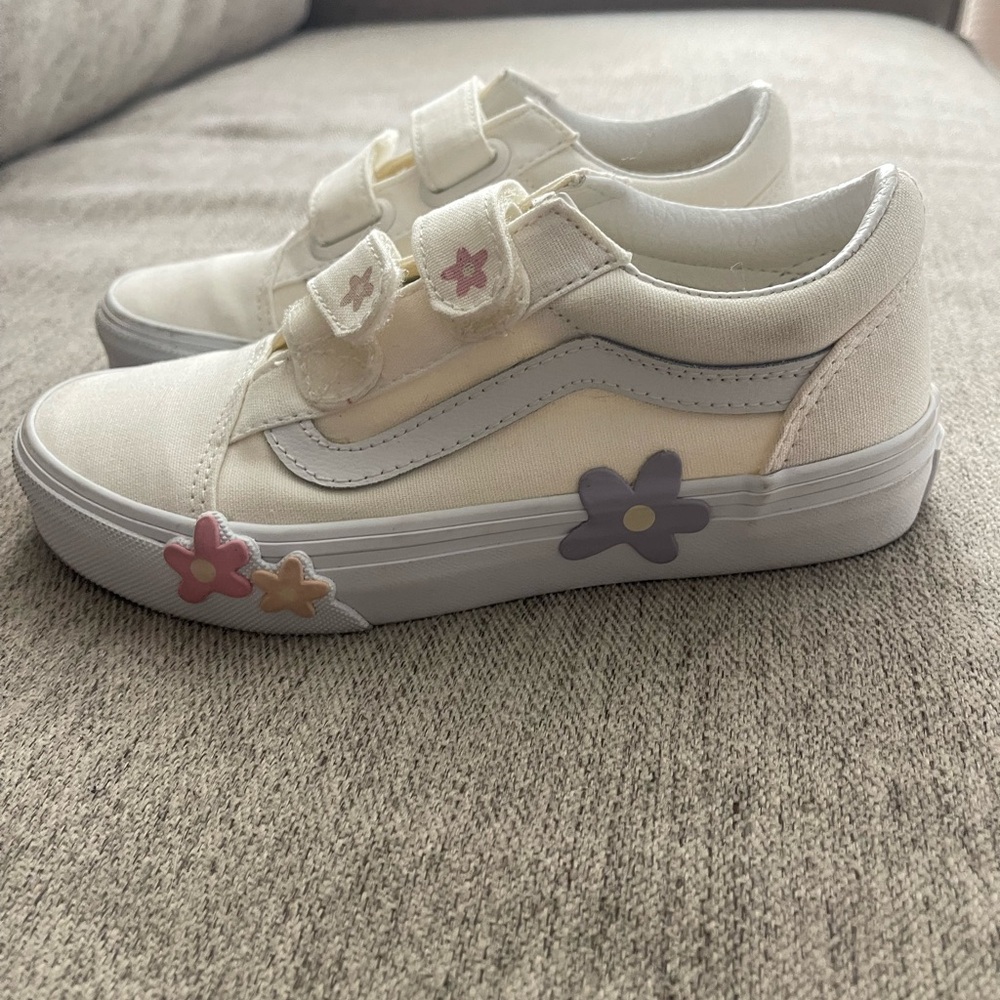 Vans Old Skool V Flower Sneakers - Star White with Pink and Purple flowers